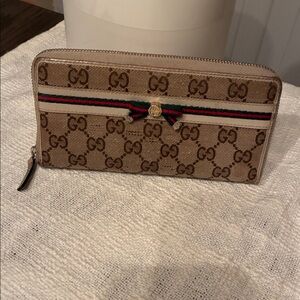 Gucci vintage Beige and Brown bow detail Zip around Wallet